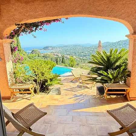 Les Santons Vue Panoramique Golfe De Saint Tropez 4 Etoiles Вилла